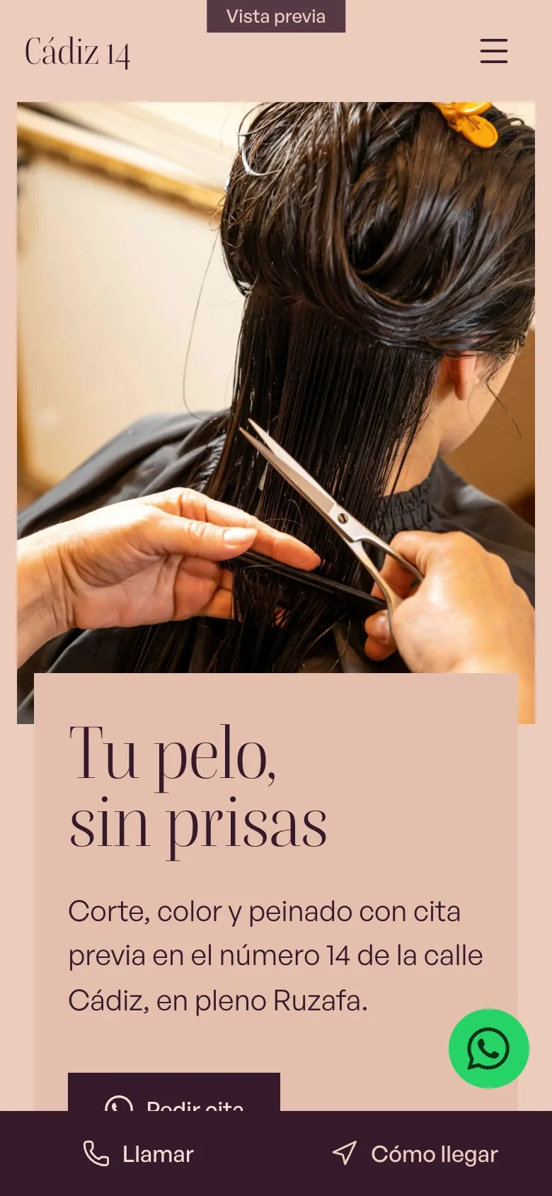 Estilo Belleza en el móvil: fondo rosado, titular en serif fina y foto de un corte de pelo