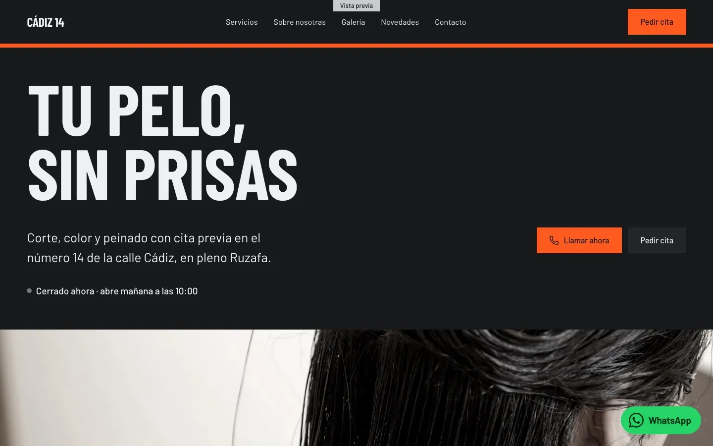 Estilo Taller en el ordenador: fondo oscuro, letra condensada y naranja